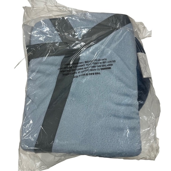 Bon Voyage 3pc Set Navy Neck Pillow Eye Mask Light Blue Plush Throw 50x60” NWT - Picture 8 of 8